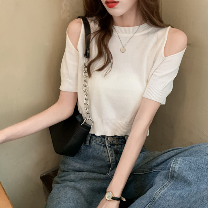 Women's Cropped Top with Off-Shoulder Design and Modern Knit Pattern
