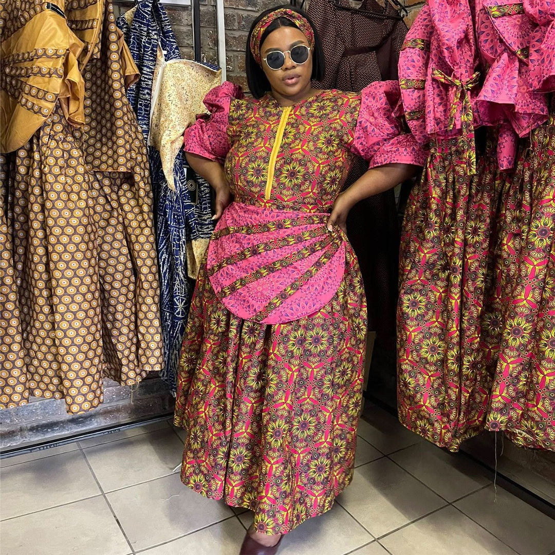 Women's maxi dress with elegant floral pattern and voluminous sleeves