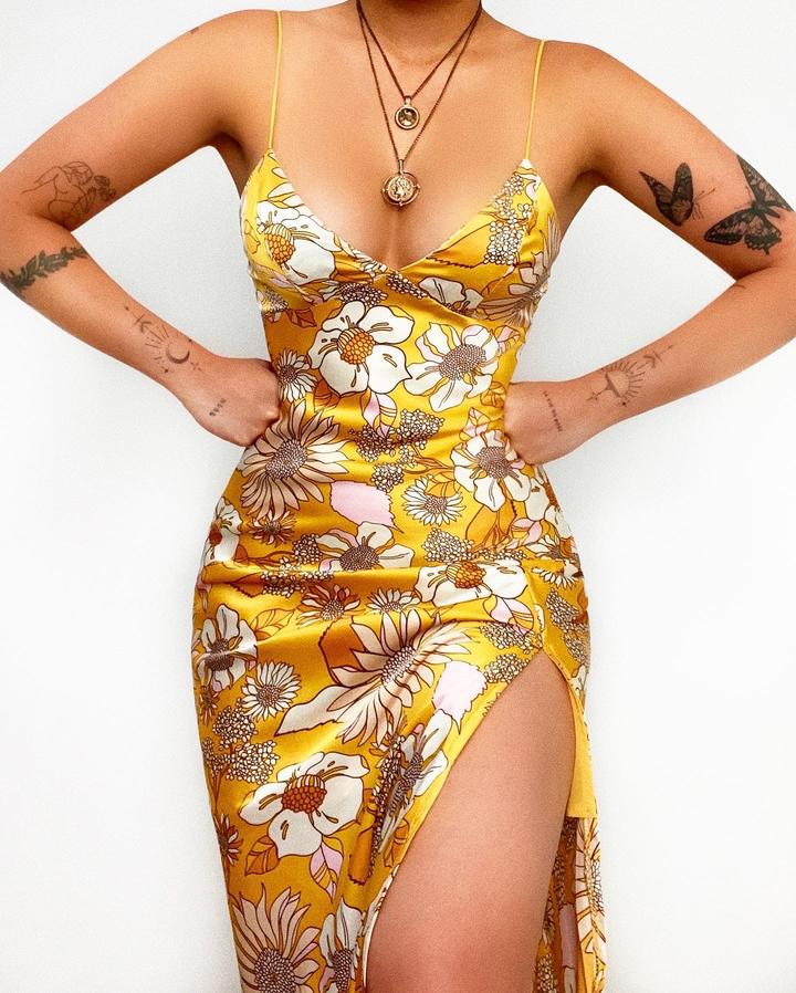 Women's maxi dress with deep V-neck and elegant slit