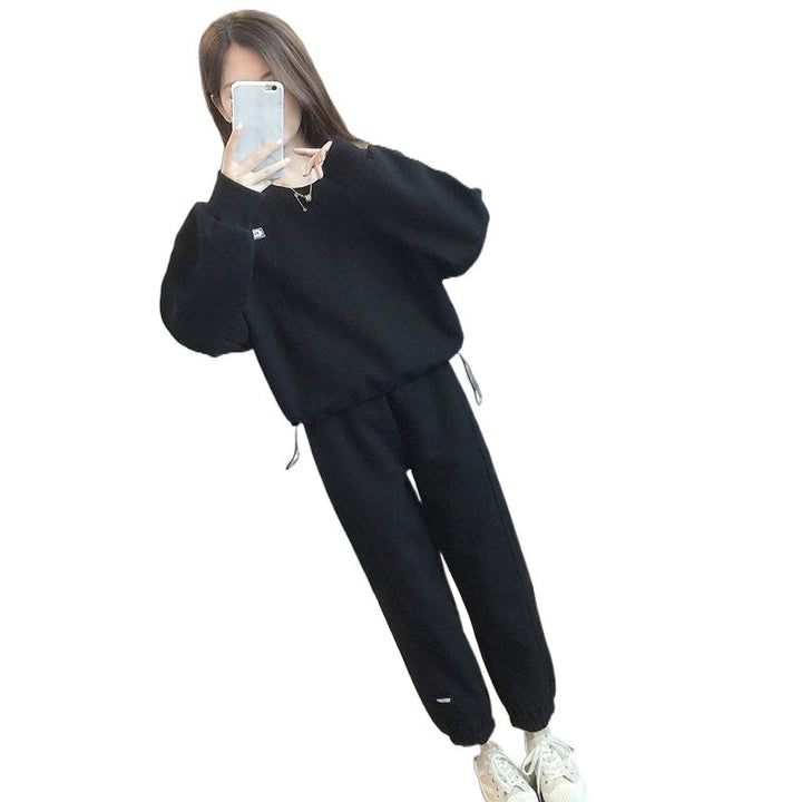 Ladies sporty leisure set with casual cut and practical side pockets Lisslune