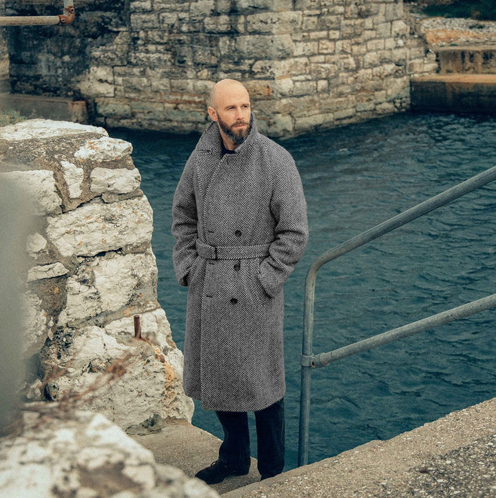 Men's wool coat with stylish herringbone pattern Lisslune