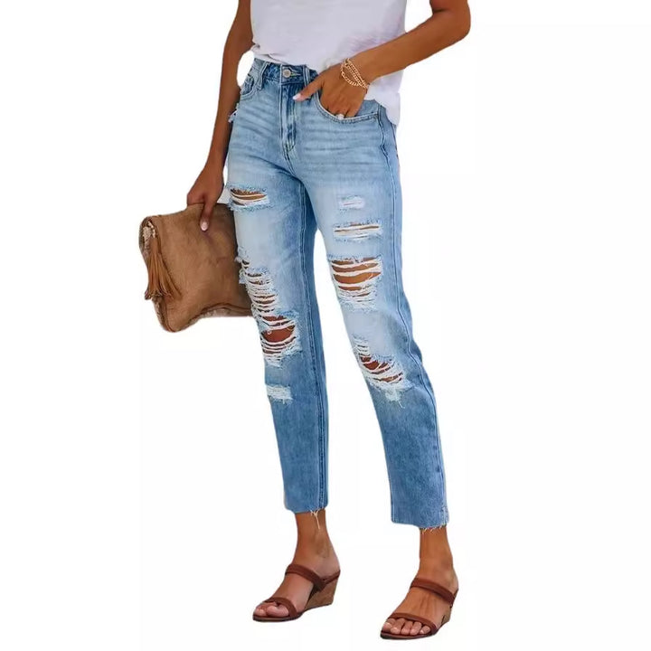 Women's destroyed jeans in a relaxed fit with fashionable details