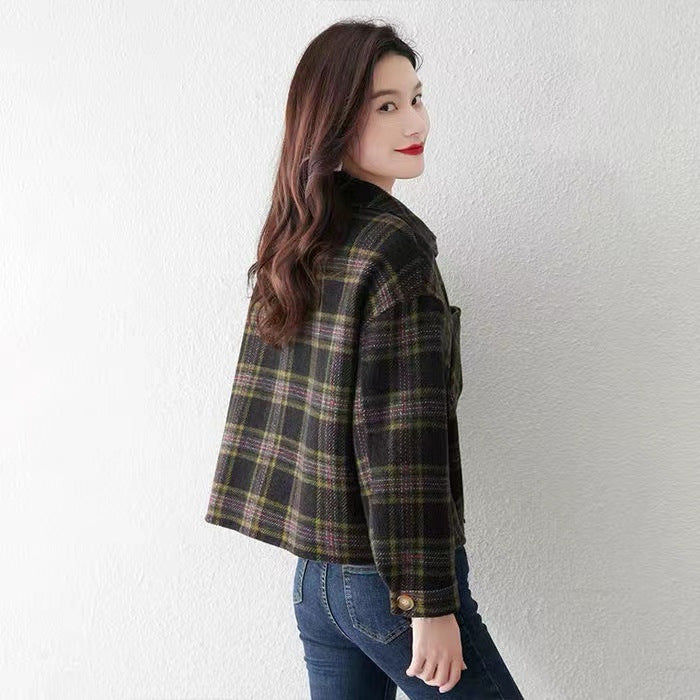 Ladies check coat with practical pockets and button closure Lisslune