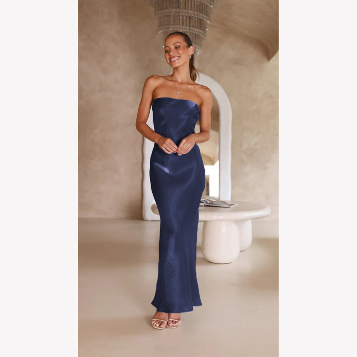 Ladies Elegant Bandeau Maxi Dress with Flowing Satin and Body-Hugging Silhouette