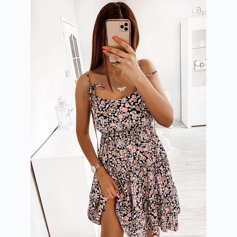 Ladies Wonderland dress with playful floral print and casual fit
