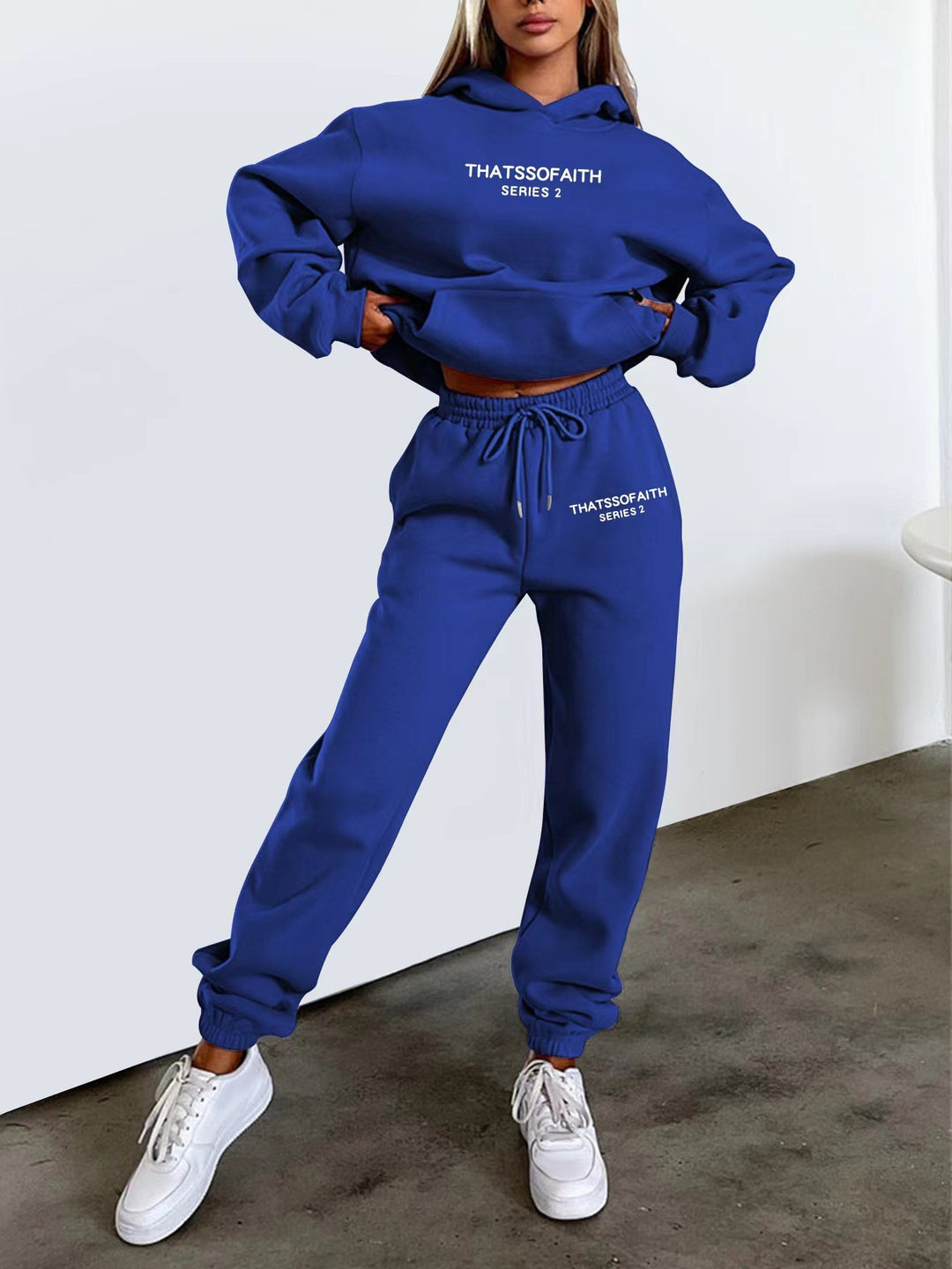 Women's jogging suit with comfortable hood and elastic cuffs Lisslune
