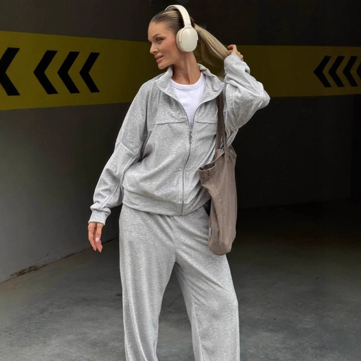 Ladies sporty velour lounge set with high waist and wide trousers Lisslune