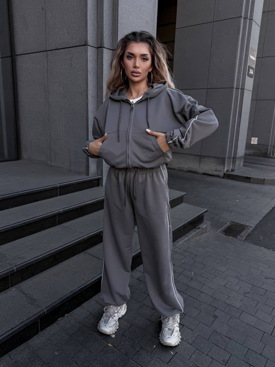 Women's sporty loungewear set with hood and wide pants Lisslune