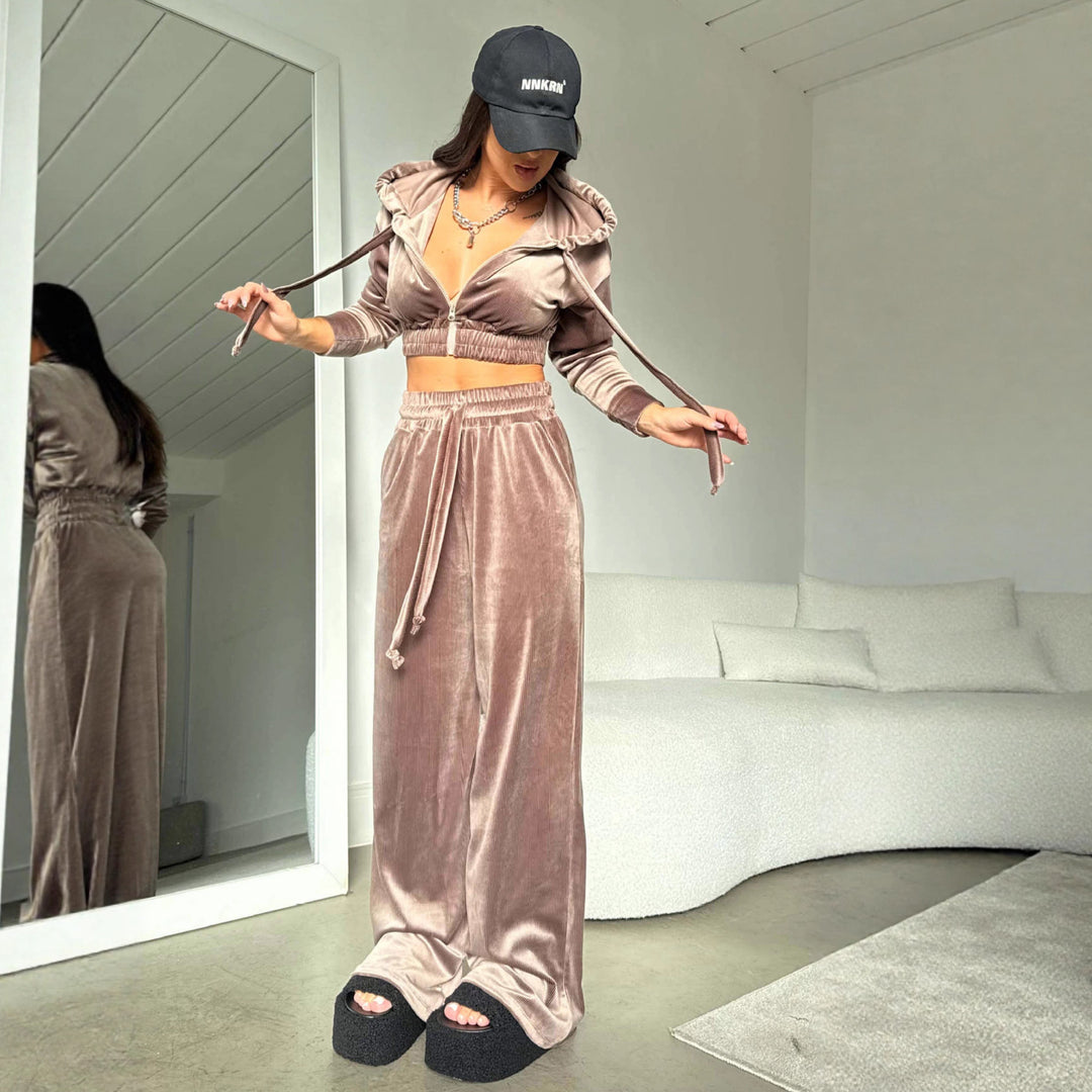 The women's sporty velour crop top and maxi pants set Lisslune