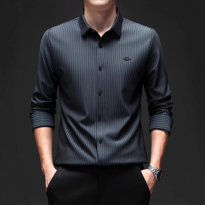 Men's shirt with fine stripe pattern and modern cut Lisslune