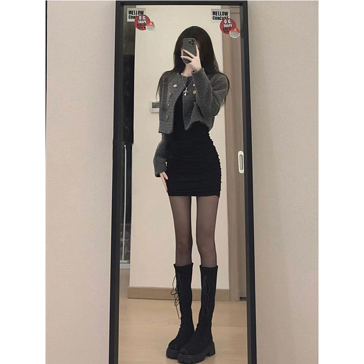 Women's fitted wrap dress with stylish gathering effect and long sleeves
