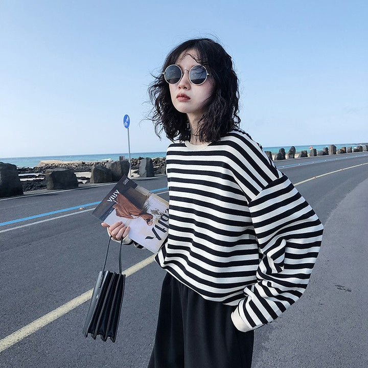 Women's striped sweatshirt with a loose fit and casual sleeves