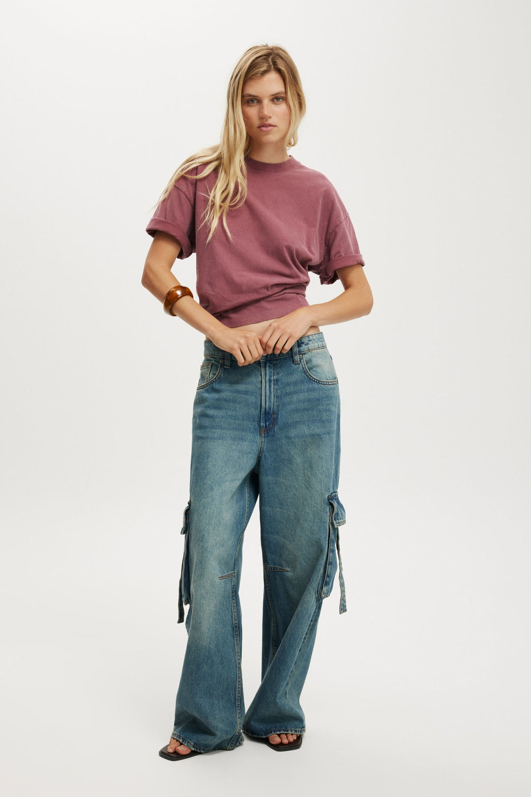 Women's casual cargo jeans in a loose fit with practical pockets Lisslune