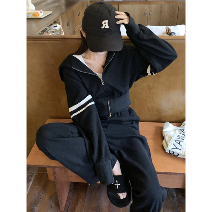 Women's sporty hoodie and jogging pants set with sporty zipper and wide cut Lisslune
