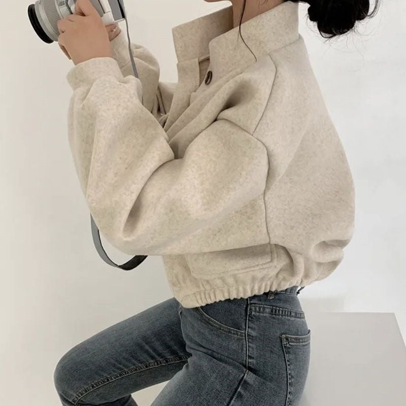 Women's cropped bomber jacket with voluminous sleeves and practical pockets