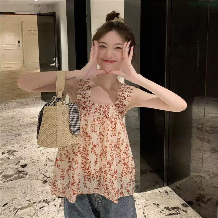Ladies' blouse top with playful floral pattern and elastic upper part
