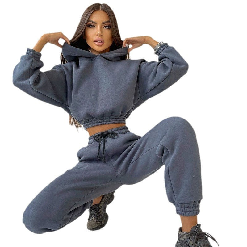 Women's sporty cropped sweat set with elastic waistband and practical pockets Lisslune