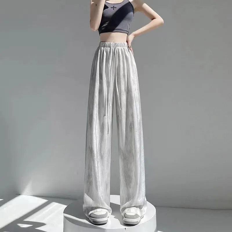 Women's high-waisted palazzo pants made of lightweight, breathable material with an elastic waistband