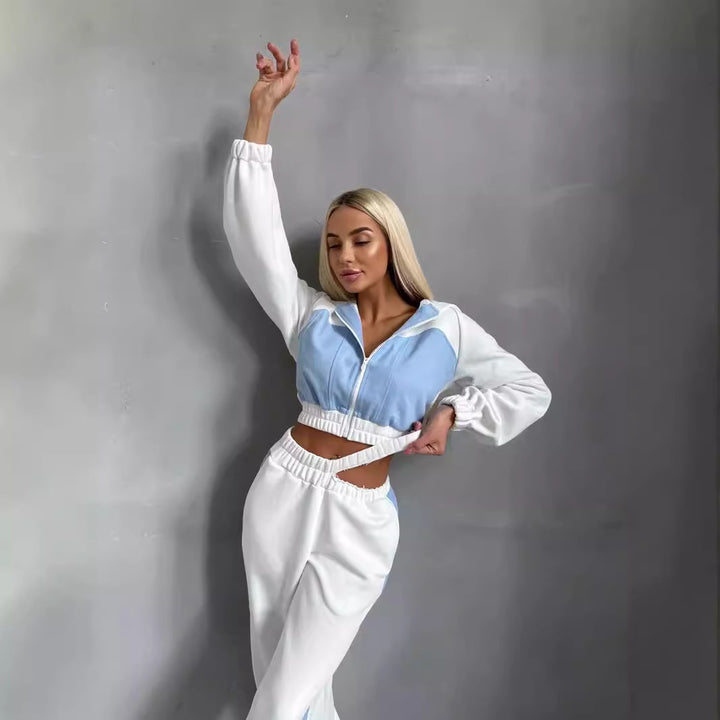 Women's sporty loungewear set made of soft material with kangaroo pocket Lisslune