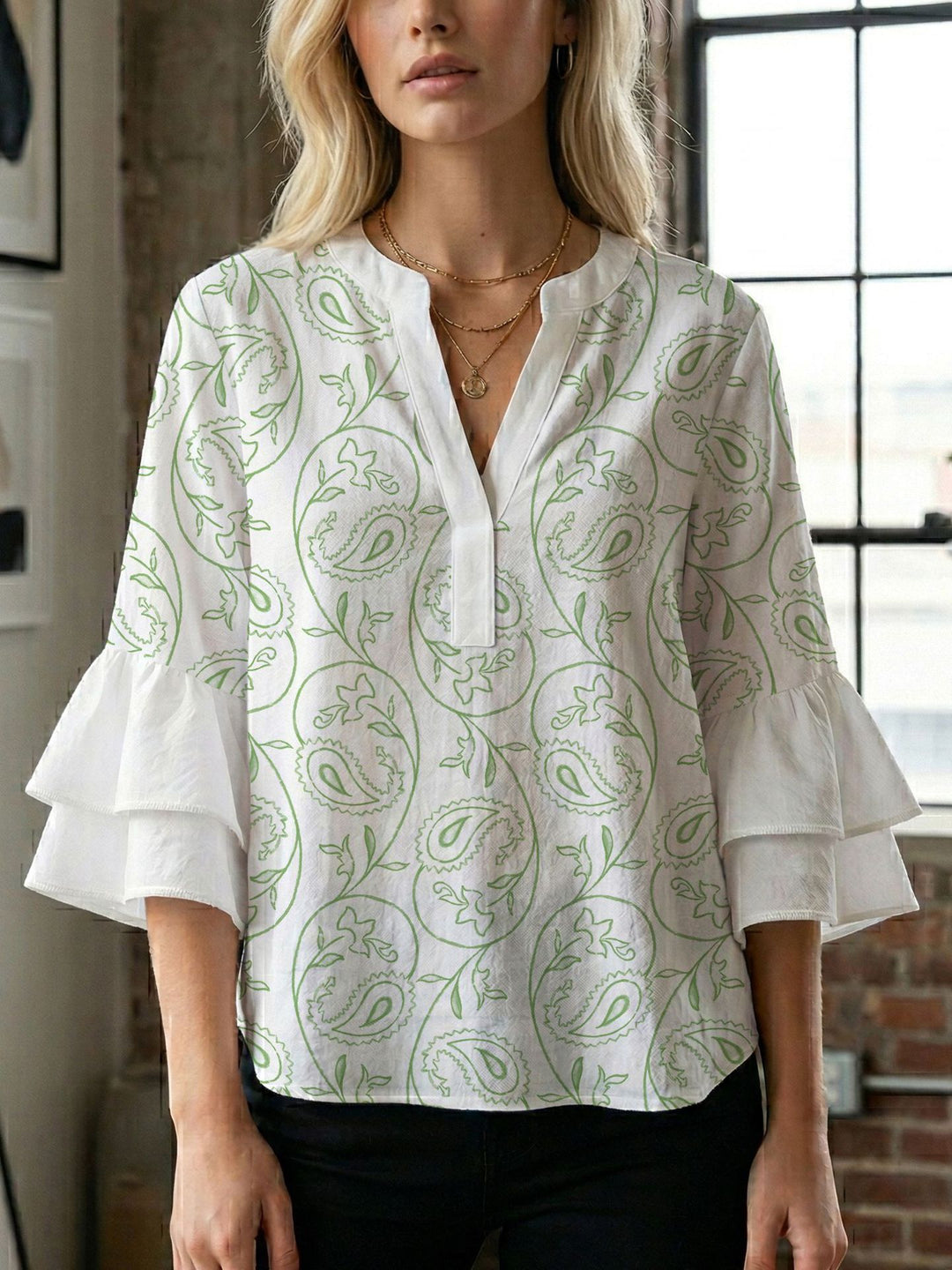 Ladies blouse with beautiful floral design Lisslune