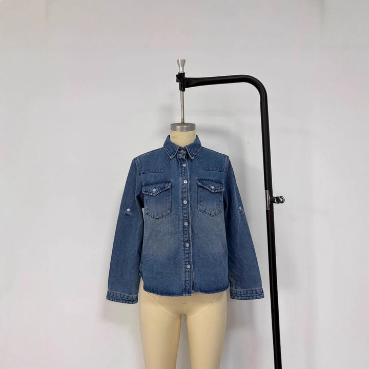 Women's casual denim blouse with patch pockets and slightly fitted cut Lisslune