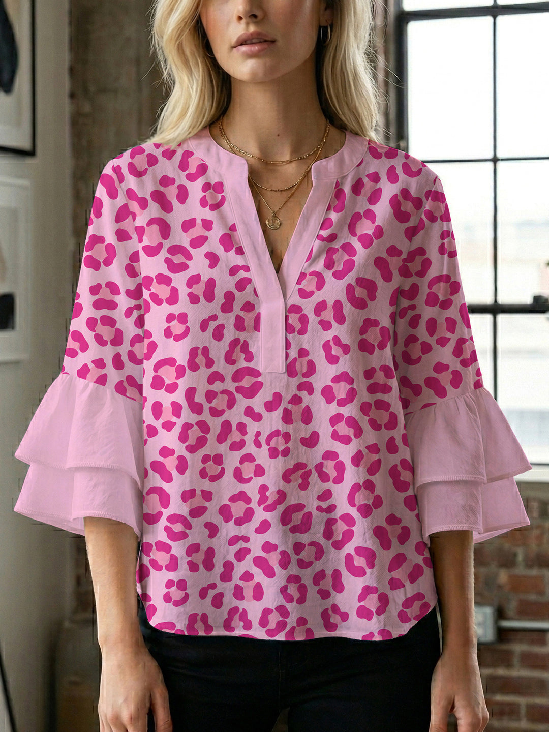 Women's blouse with ruffle details and eye-catching animal print Lisslune
