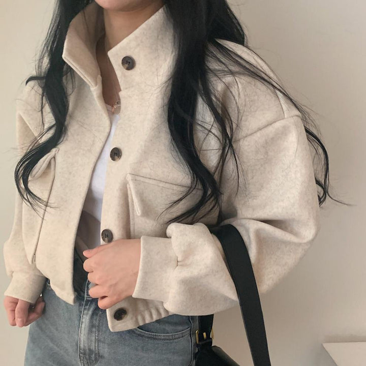 Women's jacket made of high-quality wool blend with casual pockets and oversized cut