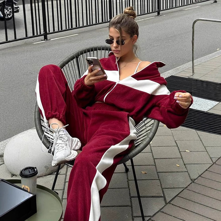 Women's sporty fleece tracksuit with stand-up collar and side stripes Lisslune