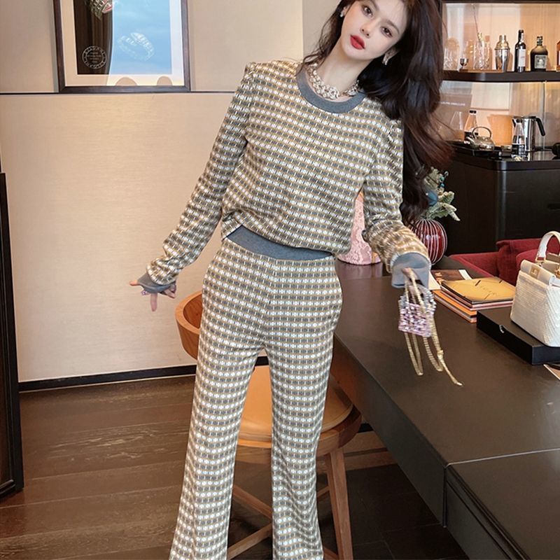 Ladies stylish comfortable lounge set with modern plaid pattern and loose fit Lisslune