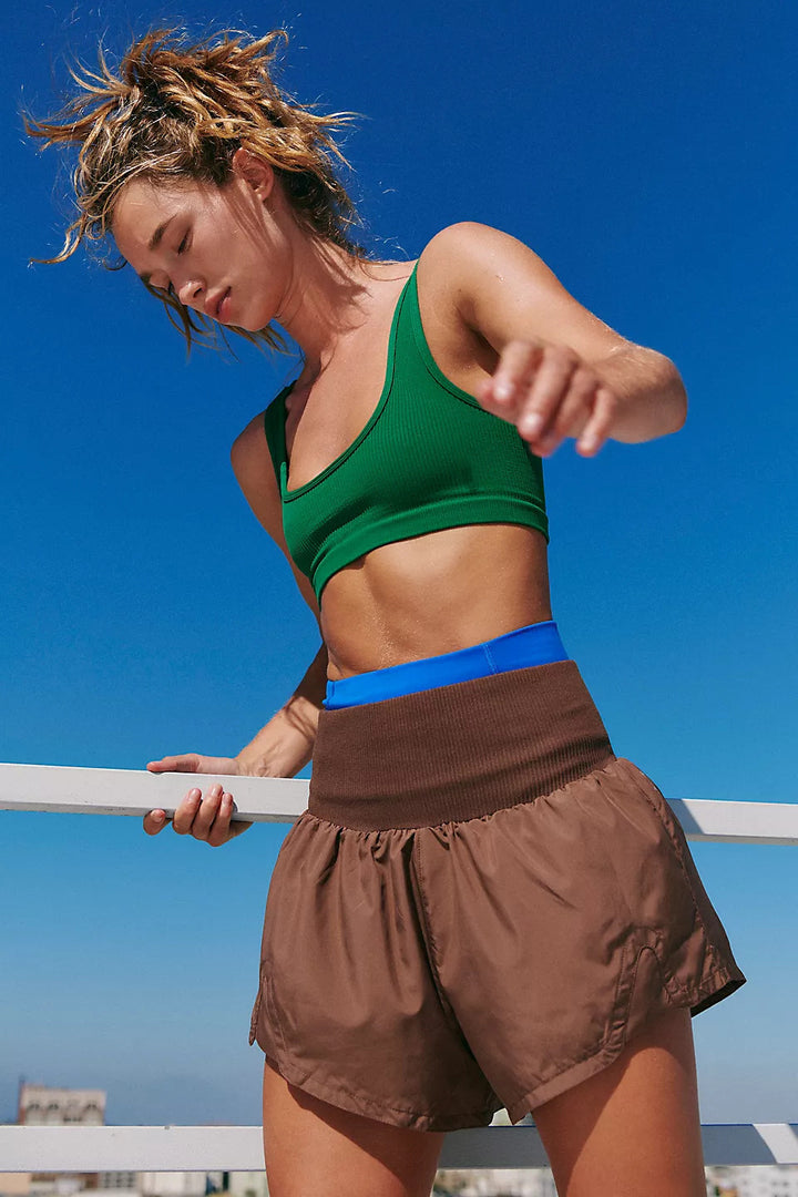 Ladies sporty short-sleeved top with ergonomic cut and side ventilation detail Lisslune