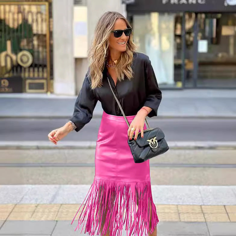 Women's fuchsia fringe skirt made of synthetic leather with a fitted silhouette and swinging design