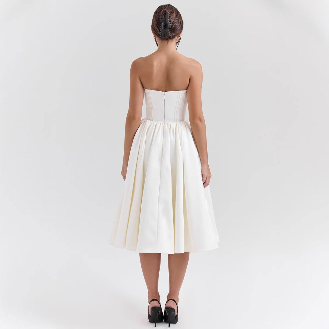 Ladies' couture dress in an off-the-shoulder strap design with a voluminous skirt Lisslune