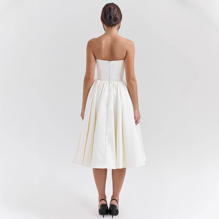 Ladies' couture dress in an off-the-shoulder strap design with a voluminous skirt Lisslune