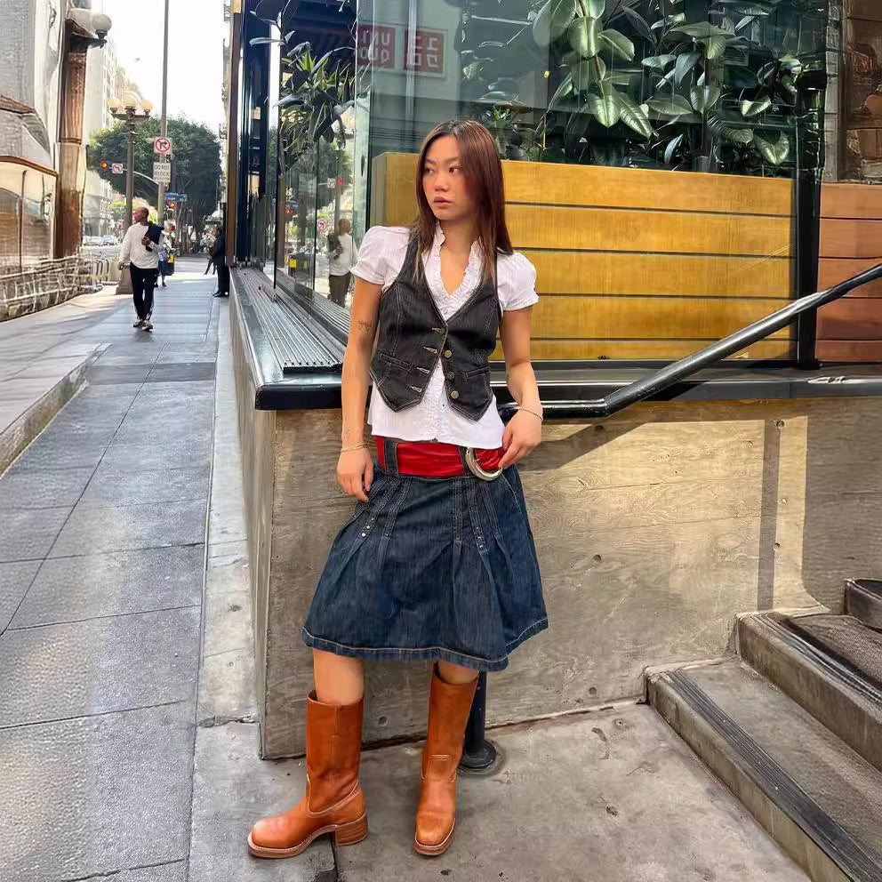 Women's denim vest with fine button details and practical pockets Lisslune