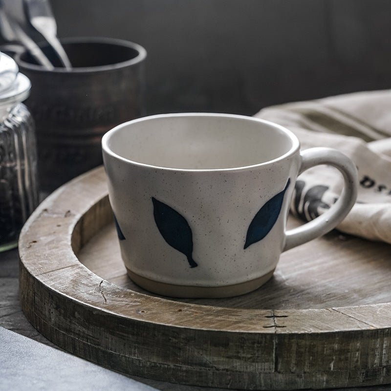 Lisslune | Mug with hand-painted leaves