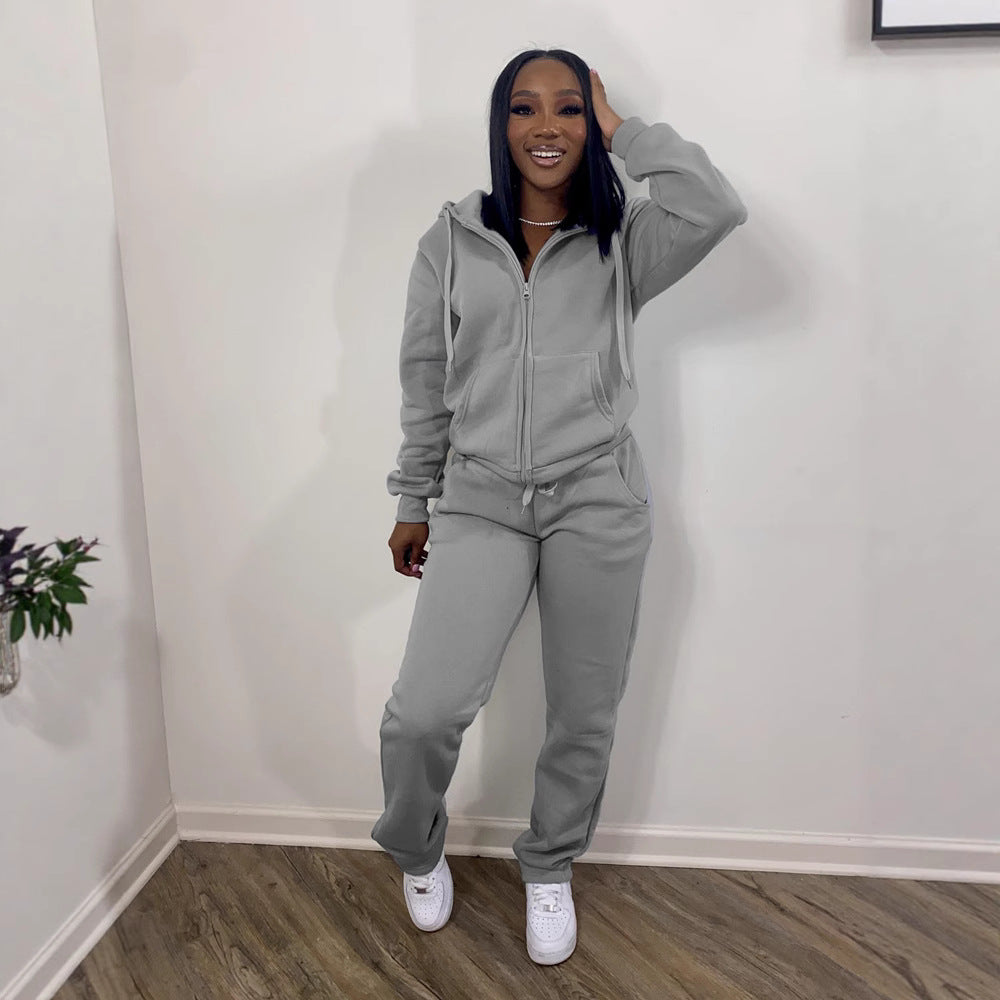 Women's leisure suit with modern zip-up design and flexible fit Lisslune
