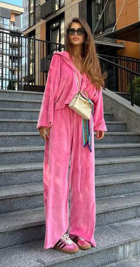 Women Casual Jogging Suit Set with Loose-Fitting Top and Comfortable Pants