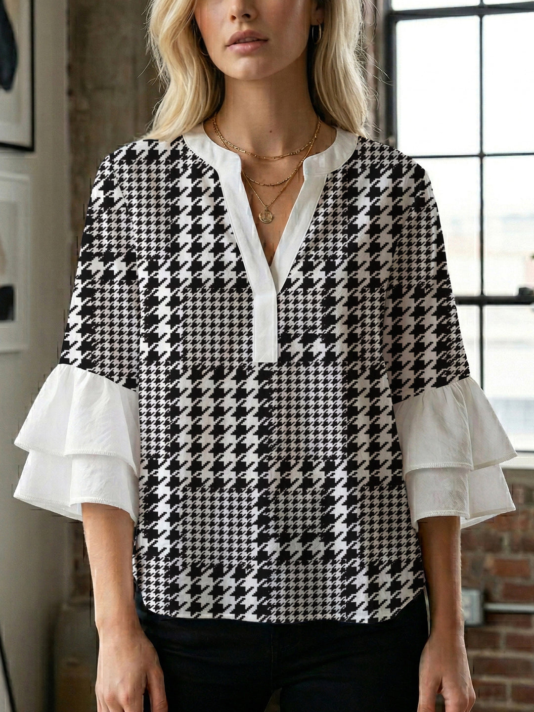 Women's blouse with voluminous ruffled sleeves and modern design Lisslune