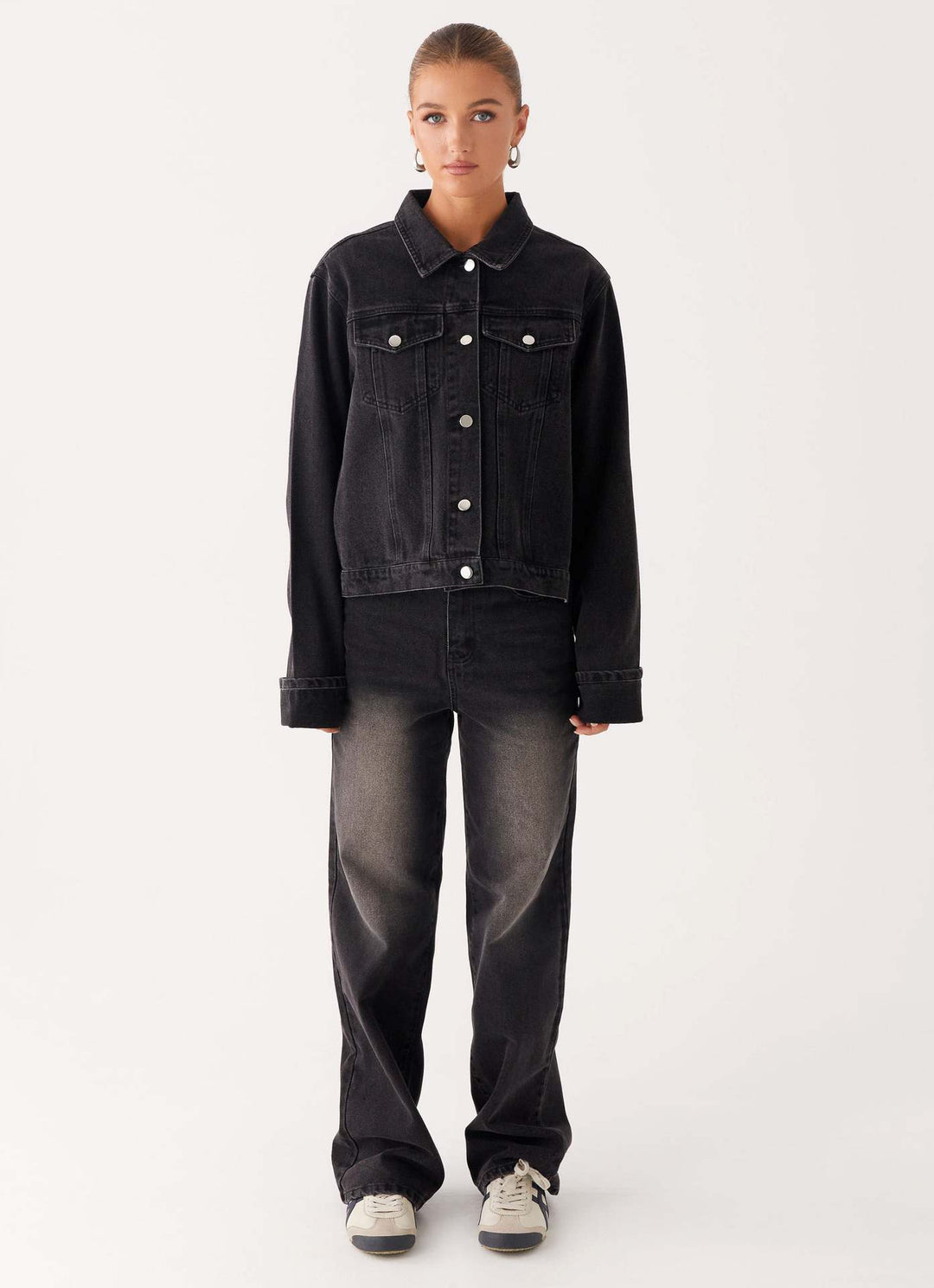 Damen trendige Denimjacke im lässigen Schnitt mit aufgesetzten Taschen und Knopfdetails Lisslune