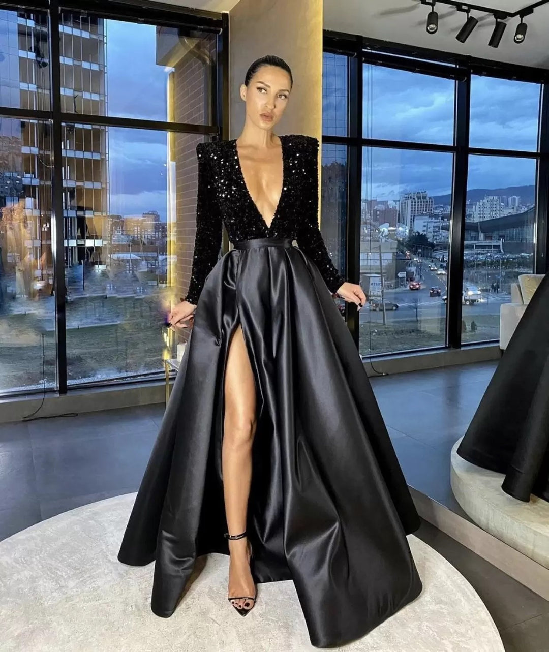 Women's Glamorous Evening Dress with Deep V-Neck and High-Cut Skirt Lisslune