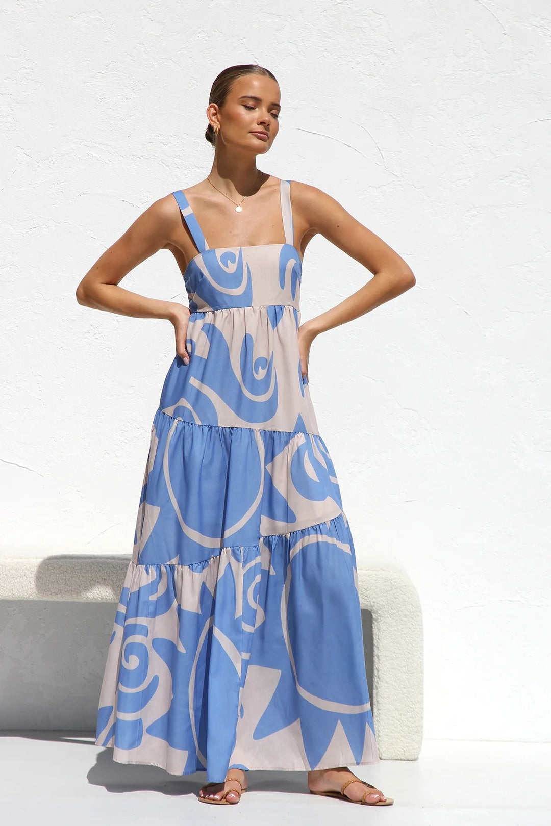 Ladies maxi dress with modern graphic pattern and airy ruffles