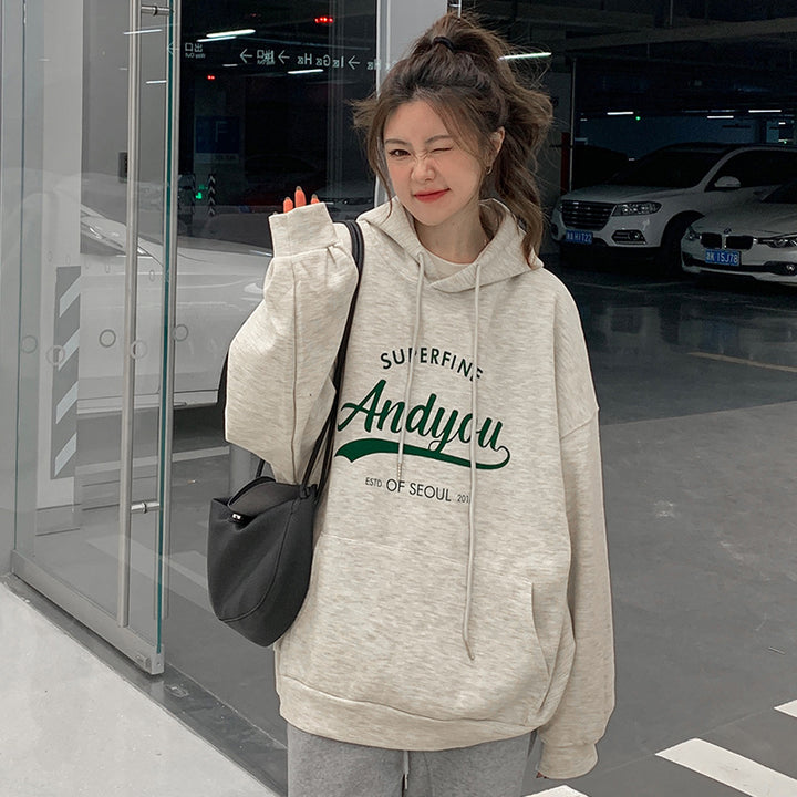 Women's hoodie with modern lettering and casual fit