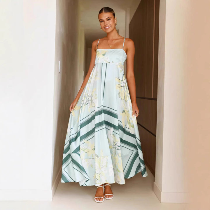 Women's maxi dress with floral motif and flowing fit Lune London