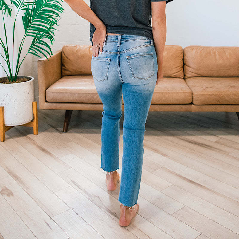 Women's High-Waisted Jeans in Used Look with Button Placket and Frayed Hems Lisslune