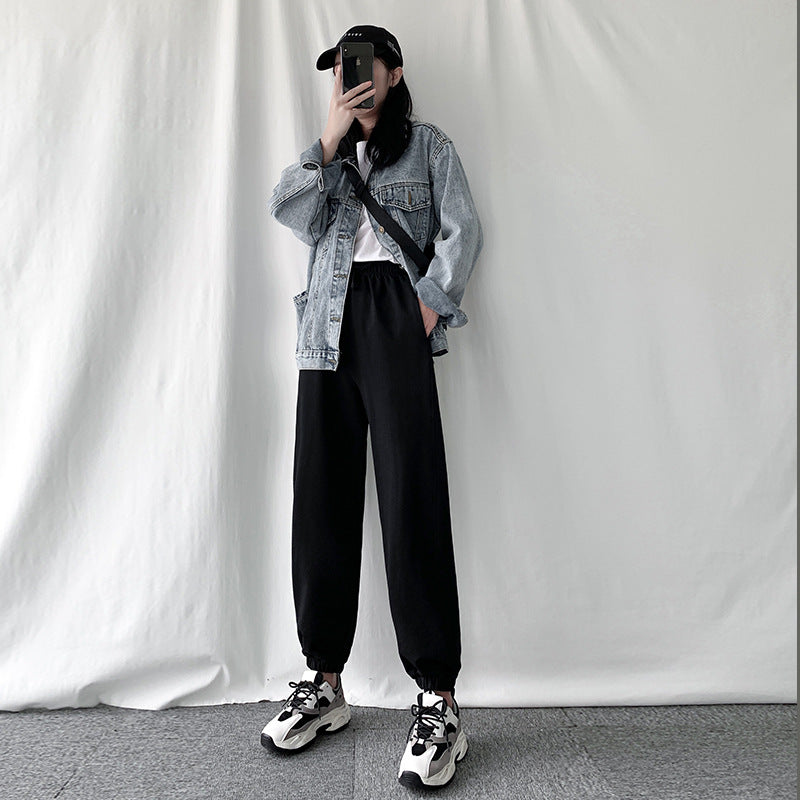 Ladies comfortable sports pants with elastic waistband and modern details Lisslune