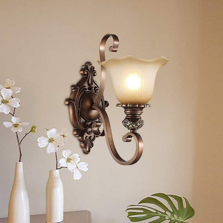 Skørter | Retro Flared Wall Light 1-Lamp Frosted Glass Wall Mounted Light with Metal Carved Arm in Rust