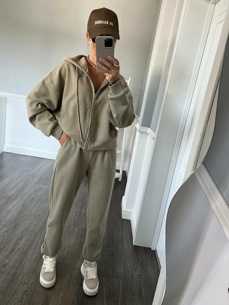 Ladies sporty hoodie set with high waist and practical pockets Lisslune