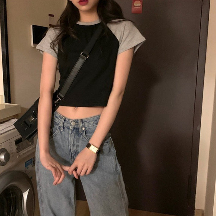 Women's crop top with contrasting sleeves and comfortable cotton blend