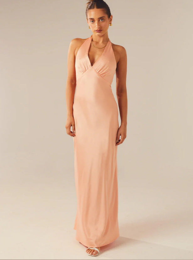 Women Elegant Sleeveless Wedding Dress with Waistband and Flowing Fabric