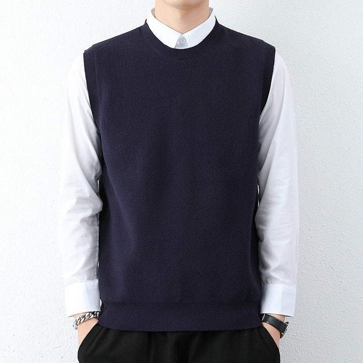 Men's knit vest with modern fine knit pattern and comfortable fit Lisslune